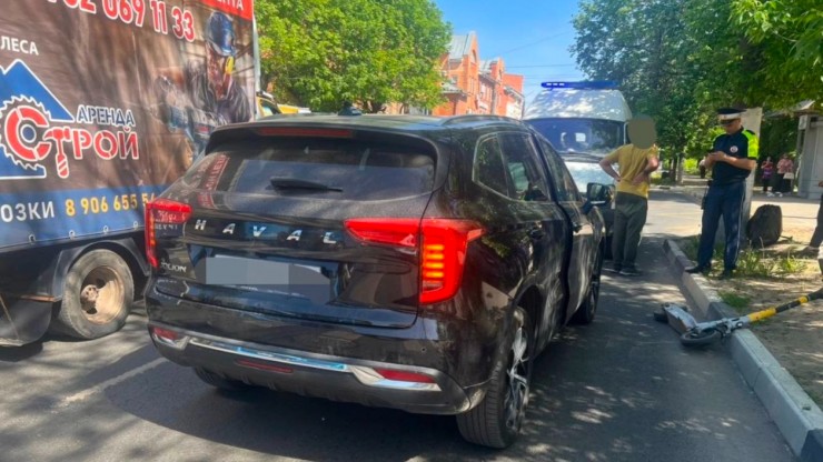 В Твери сбили девушку, которая ехала на электросамокате по "зебре" - новости ТИА