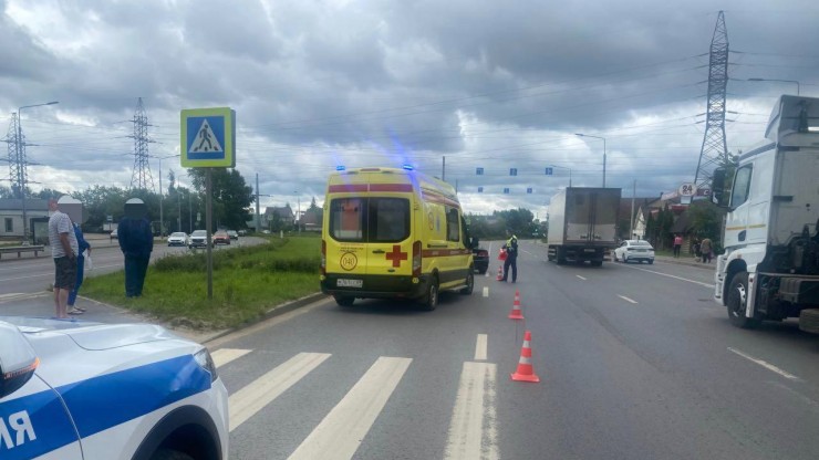 В Твери на пешеходном переходе женщина-водитель сбила мужчину - новости ТИА