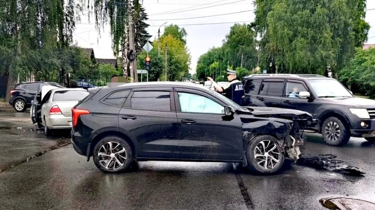 Ехал на "красный": стали известны подробности ДТП на перекрестке в Твери - новости ТИА