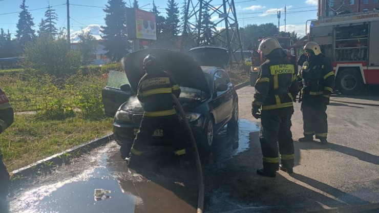 В Твери на проспекте горел BMW - новости ТИА