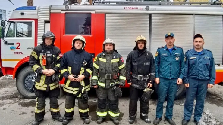 Двоих детей спасли из ночного пожара в Твери - новости ТИА
