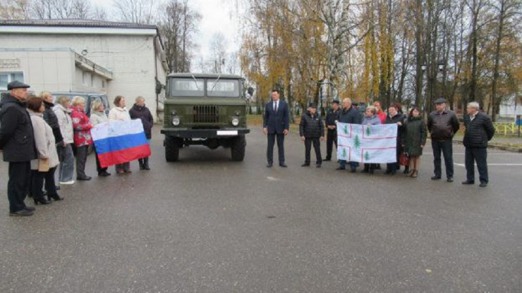 Жители поселка Рамешки передали автомобиль на СВО - новости ТИА