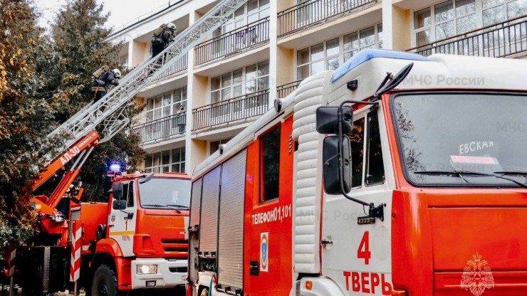 В Твери спасатели эвакуировали "пострадавшего" на пожаре в сауне по легенде - новости ТИА