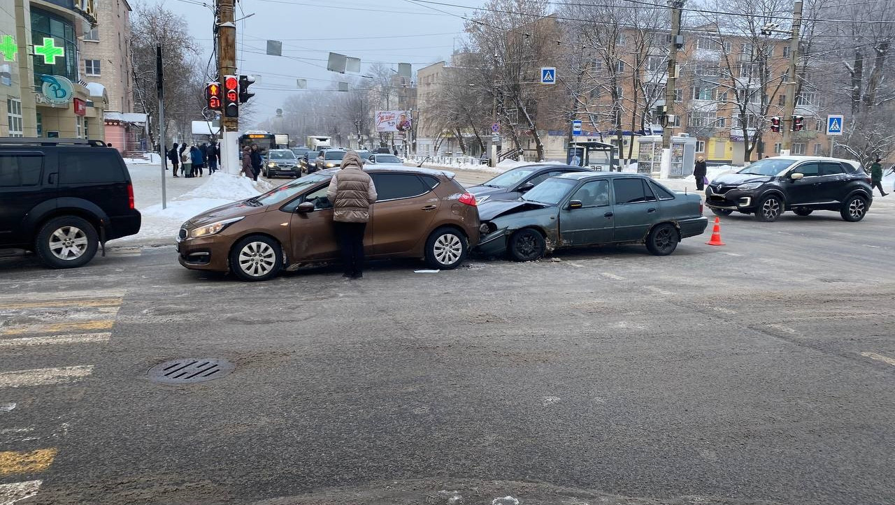 В Твери в ДТП на улице Горького пострадала трёхлетняя девочка | 29.12.2022  | Тверь - БезФормата