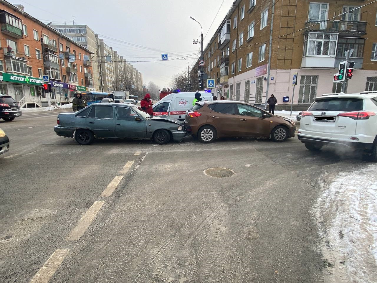 В Твери в ДТП на улице Горького пострадала трёхлетняя девочка | 29.12.2022  | Тверь - БезФормата