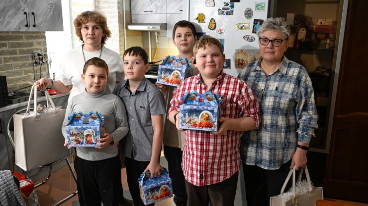 Виталий Королев исполнил новогодние мечты детей из Тверской области - новости ТИА