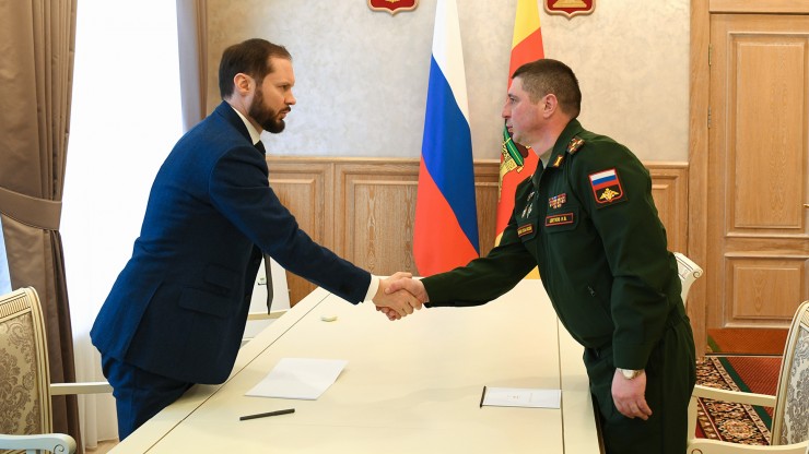 Виталий Королев провел встречу с участником спецоперации Ильей Цветковым - новости ТИА