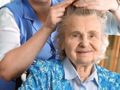 Фонд Твери ищет парикмахеров для бабушек - новости ТИА