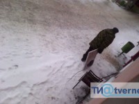 В Твери полиция возбудила уголовное дело в отношении местного жителя, который повредил мемориальную доску скульптору Анатолию Сперанскому - Новости ТИА