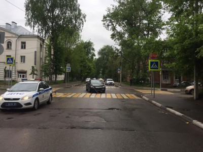 В Твери после аварии машина сбила пешехода на тротуаре - новости ТИА