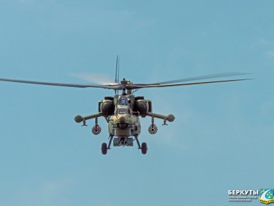 Выступления пилотажной группы "Беркуты" сняли изнутри вертолётов - Новости ТИА