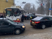 В Твери столкнулись маршрутка, троллейбус и такси - Новости ТИА