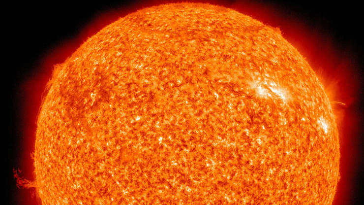 По мнению врача вспышки на Солнце могут стать причиной инсульта и инфаркта - новости ТИА