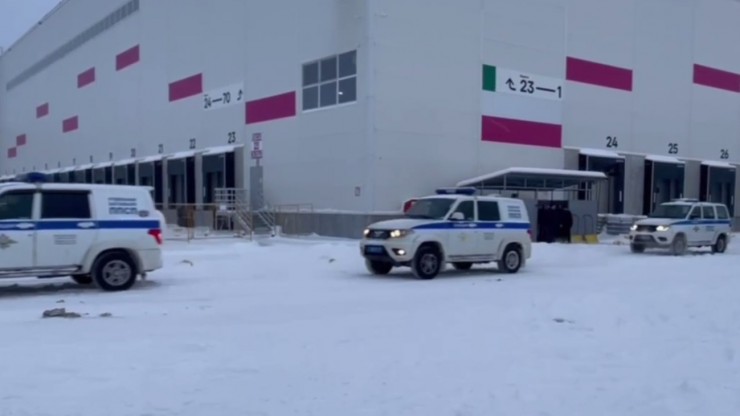 Под Тверью полиция нагрянула на склад известного маркетплейса: видео - новости ТИА