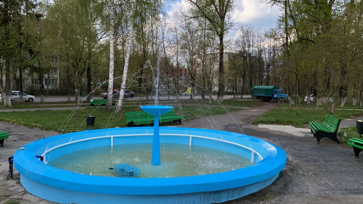 В городе Тверской области фонтан перестал работать из-за мусора - новости ТИА