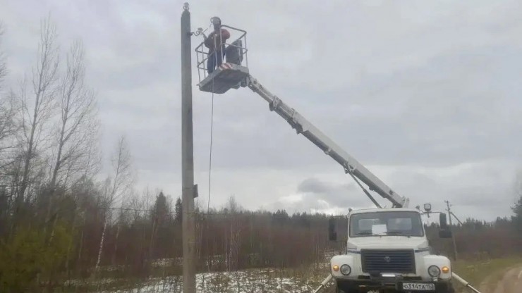 В Тверской области круглосуточно восстанавливают линии электропередач, пострадавшие из-за урагана - новости ТИА