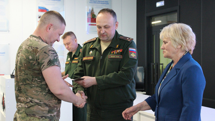 Тверской военкомат начал выдавать ветеранские удостоверения участникам СВО - новости ТИА