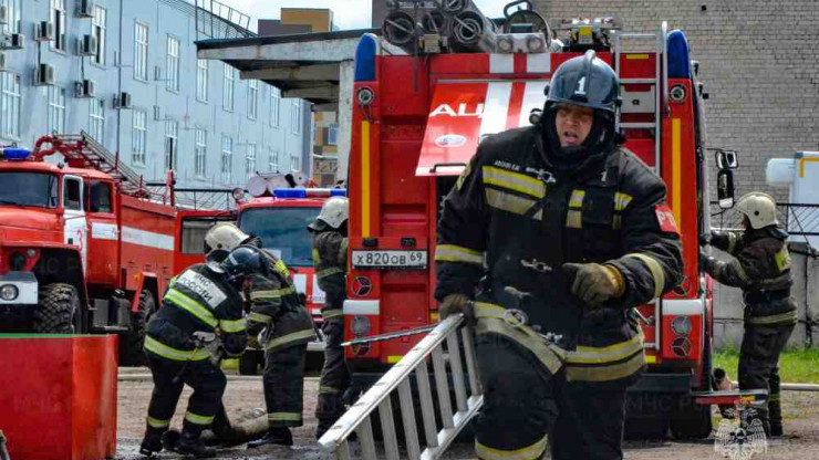 В Твери прошли соревнования среди пожарно-спасательных подразделений - новости ТИА