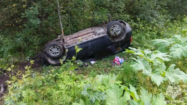 Под Вышним Волочком автомобили перевернулись после ДТП - новости ТИА