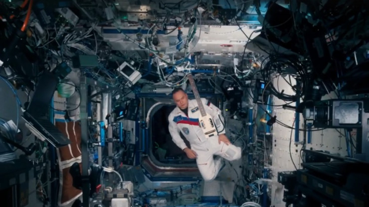 Группа Uma2rman и космонавт из Кимр Сергей Корсаков записали клип в космосе - новости ТИА