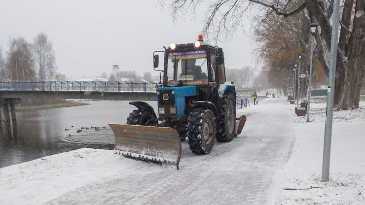 Дороги Тверской области чистят от снега около 100 единиц техники - новости ТИА