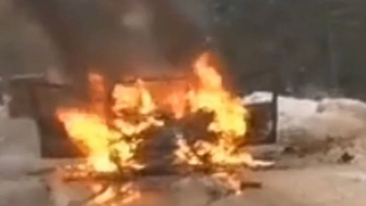В ДТП под Осташковом сгорел автомобиль, пострадали три человека - новости ТИА