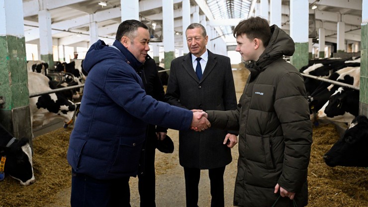 Игорь Руденя вручил подарок школьнику, создавшему видеоролик про ЗАО "Калининское" - новости ТИА
