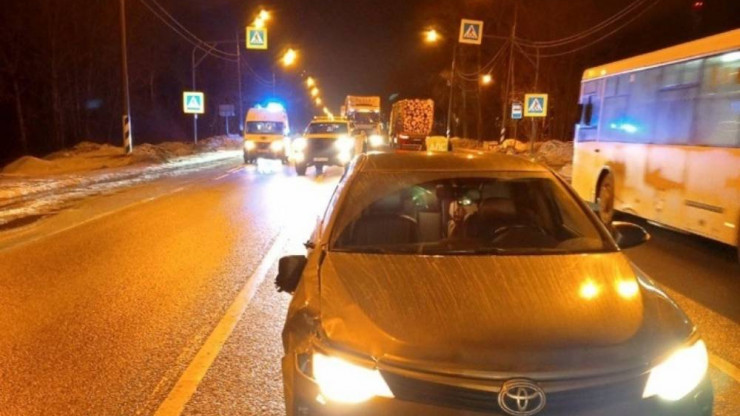 На трассе М-10 в Тверской области под колёса попала 17-летняя девушка - новости ТИА