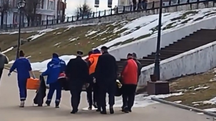 В Твери двое мужчин бросились в Волгу, чтобы спасти утопающего - новости ТИА