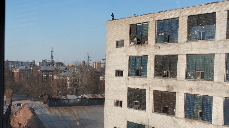 По заброшенному зданию в промзоне снова гуляют дети - народные новости ТИА