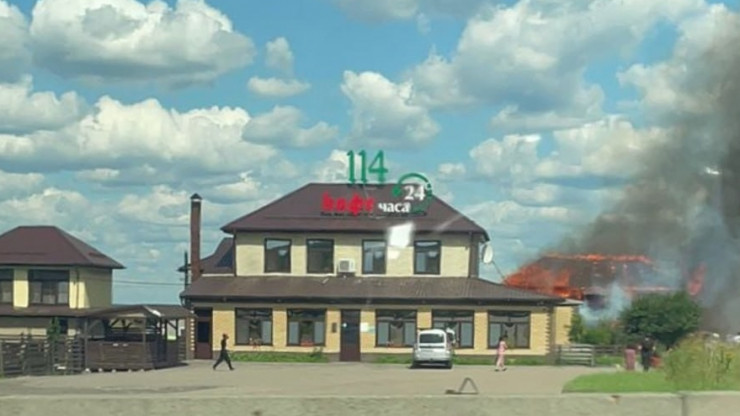 В Тверской области за гостиницей "114" горели дом и хозпостройка - новости ТИА