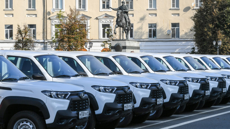 В Тверской области семейным центрам и больницам вручили новые автомобили - новости ТИА