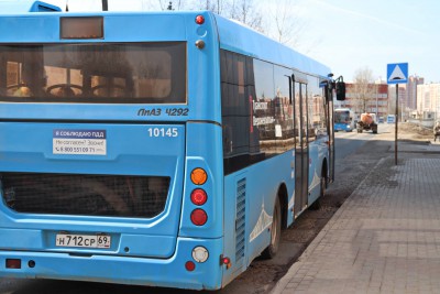 В Твери школьница пропустила остановку и оклеветала водителя автобуса - Новости ТИА