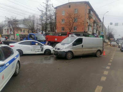 В Твери женщина-водитель пострадала в ДТП на перекрёстке - Новости ТИА