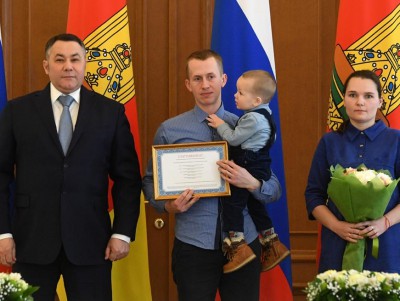 В Тверской области молодым семьям вручили жилищные сертификаты  - Новости ТИА