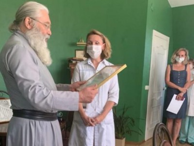 Тверские врачи получили благодарности от митрополита Амвросия - Новости ТИА