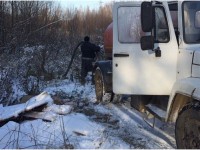 Житель Конаковского района опорожнил ассенизаторскую машину у дороги - новости ТИА