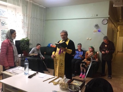 На Рождество Богородицы священник посетил подопечных хосписа в Козлово - Новости ТИА