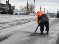 В Твери латают ямы на дорогах после зимы - новости ТИА