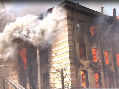 Пожар не могут потушить уже четыре  часа: видео с места ЧП в тверском НИИ - Новости ТИА