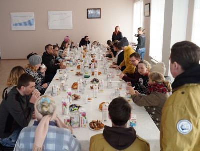 Вынужденные переселенцы с Украины с экскурсией посетили ЗАО "Калининское" - Новости ТИА