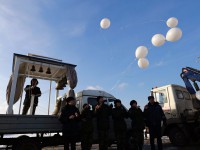 В Твери в память о жертвах ДТП в небо запустили белые шары - Новости ТИА