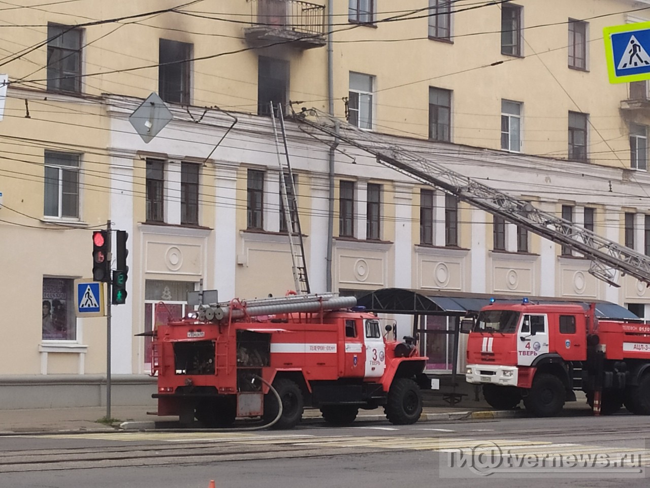 В Твери полыхает квартира, из дома эвакуировали людей - ТИА