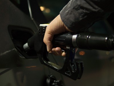 Эксперты предупредили о росте цен на бензин в России - новости ТИА