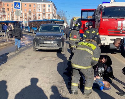 Водитель Land Rover сбил мальчика на пешеходном переходе в Твери - Новости ТИА