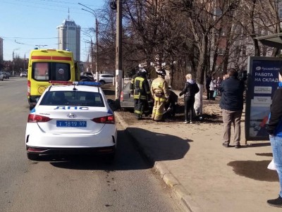 Пенсионер, которого сбили на остановке в Твери, умер - Новости ТИА