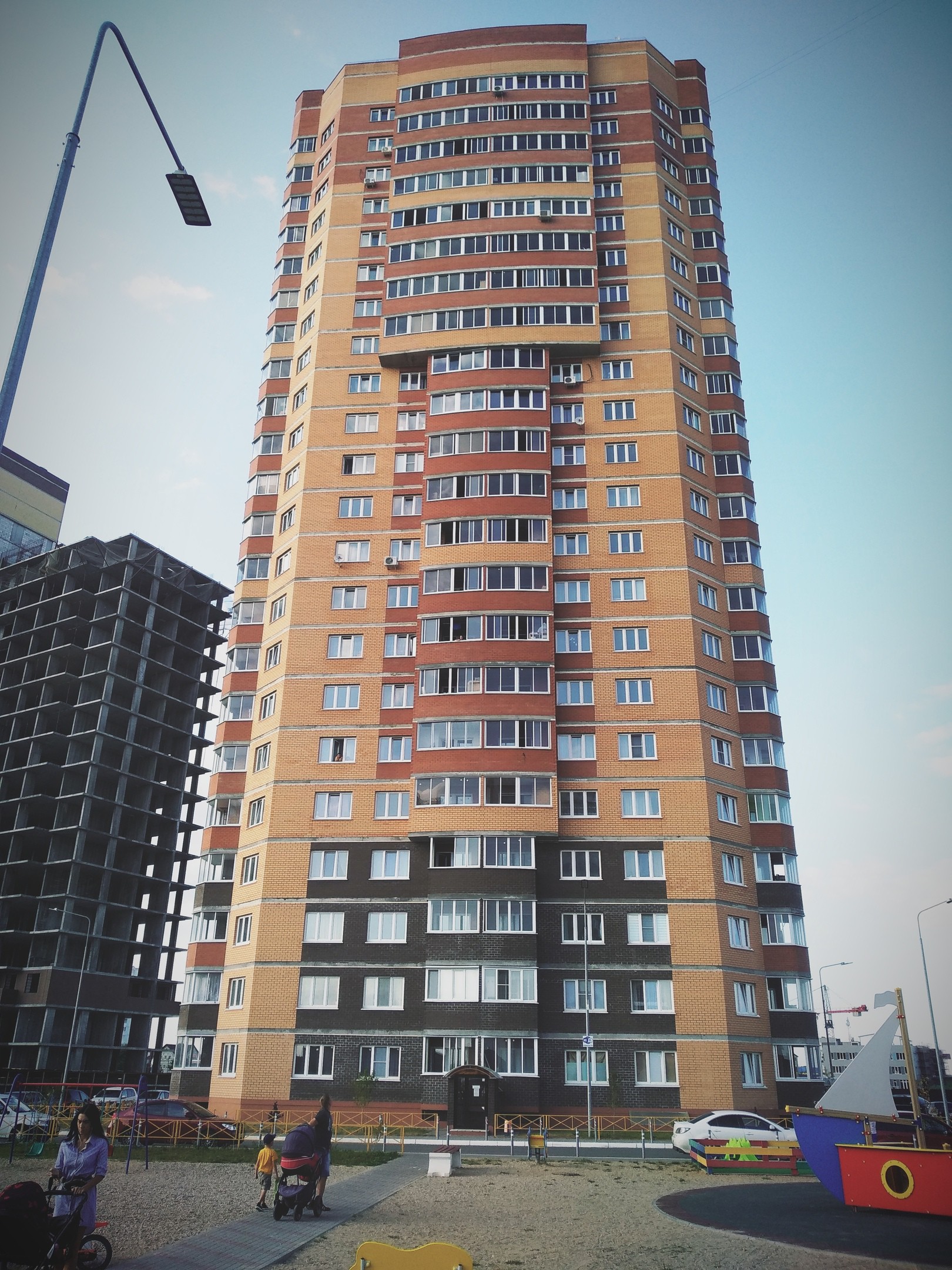 Многоэтажные дома тверь. ЖК Брусилово Тверь. Тверь многоэтажки. Многоэтажные дома в Твери. Тверь высотки.