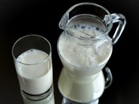 Молоко с растительными маслами обнаружили в одном из казённых учреждений Твери - Новости ТИА