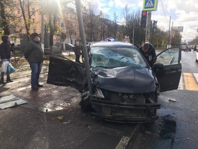 В Твери столкнулись иномарка и пассажирский автобус - новости ТИА