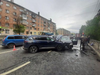 В Твери в двойном ДТП на Волоколамском проспекте столкнулись три автомобиля - Новости ТИА